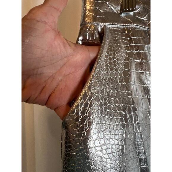 Avec Les Filles Women's 10 Silver Croc Embossed Flare Leg Pants NWT - Picture 5 of 10